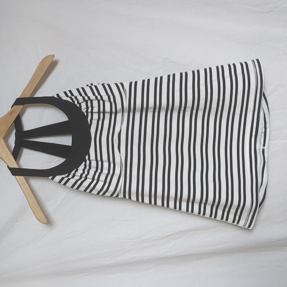 Lululemon Tank white black striped Size 8
